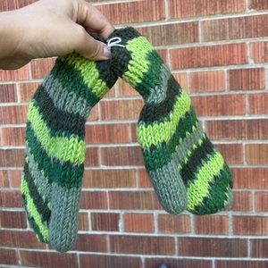 100% woolen Himalayan gloves n hat